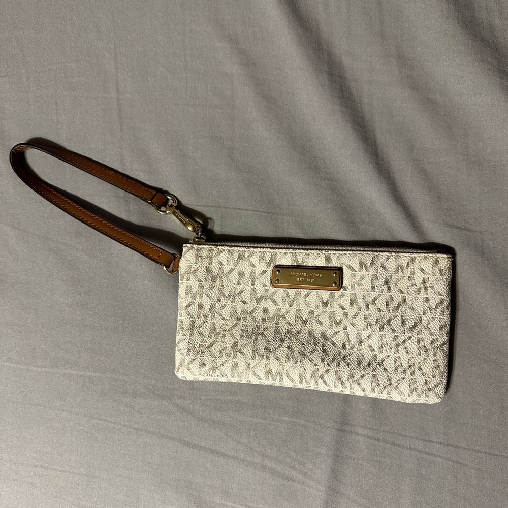 Micheal Kors Wristlet